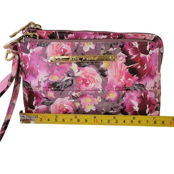 Betsey Johnson XOX Wrislet Pouch - Picture 3 of 10